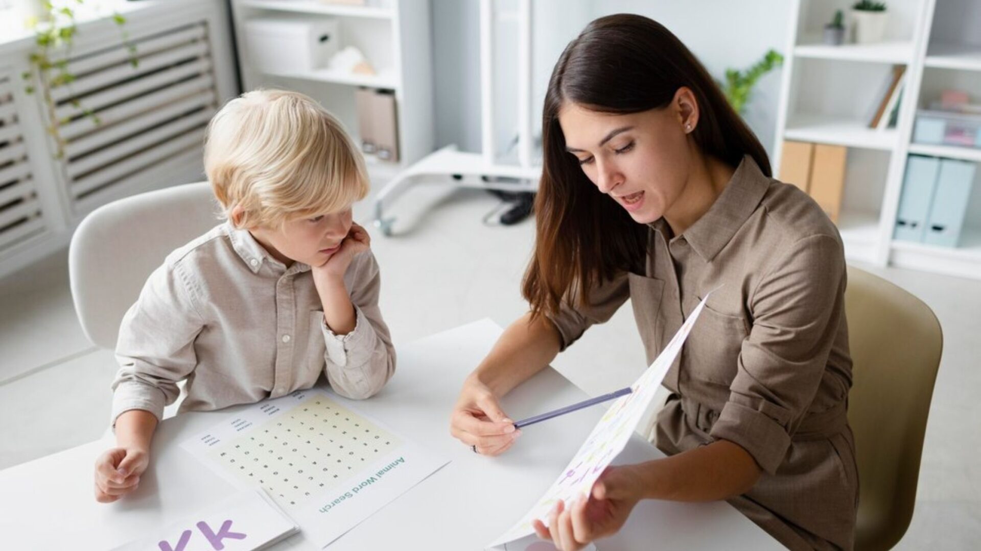 A tutor using multisensory techniques to help a young child with dyslexia